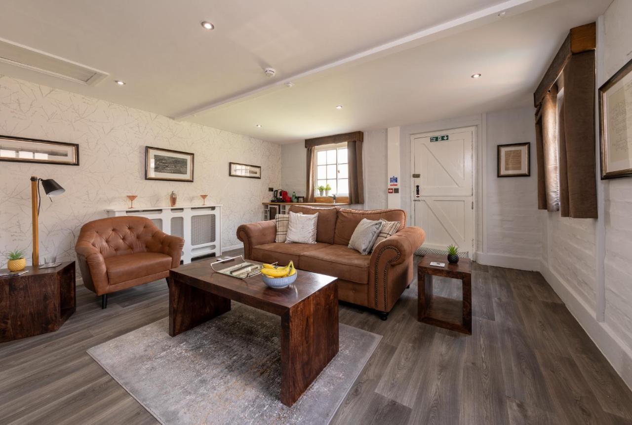 The Stable Suite At York Racecourse Exterior photo