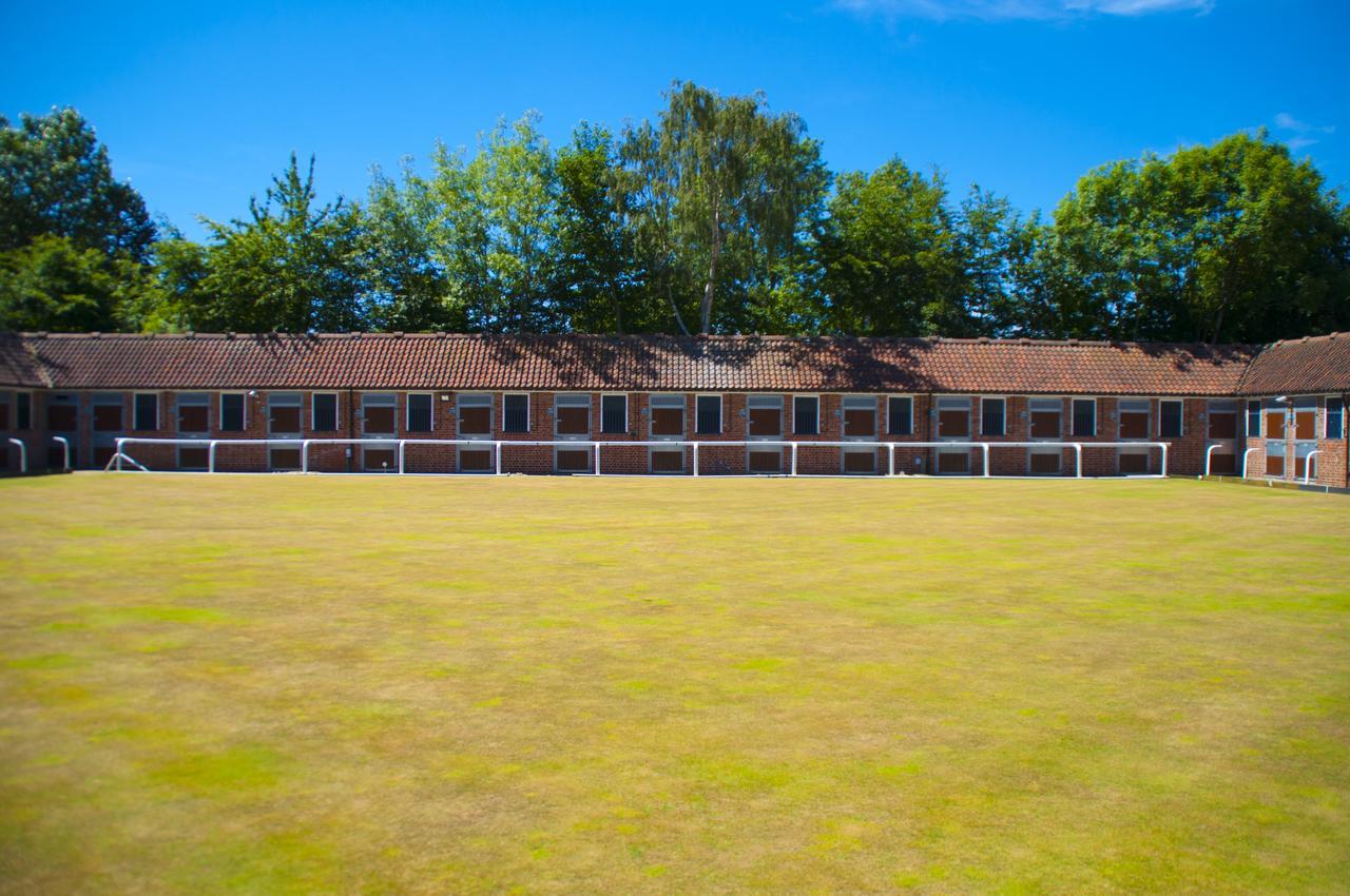 The Stable Suite At York Racecourse Exterior photo